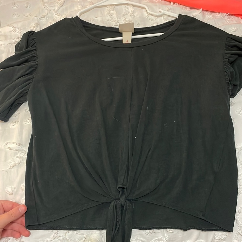 slightly cropped tie shirt with ruffled sleeves